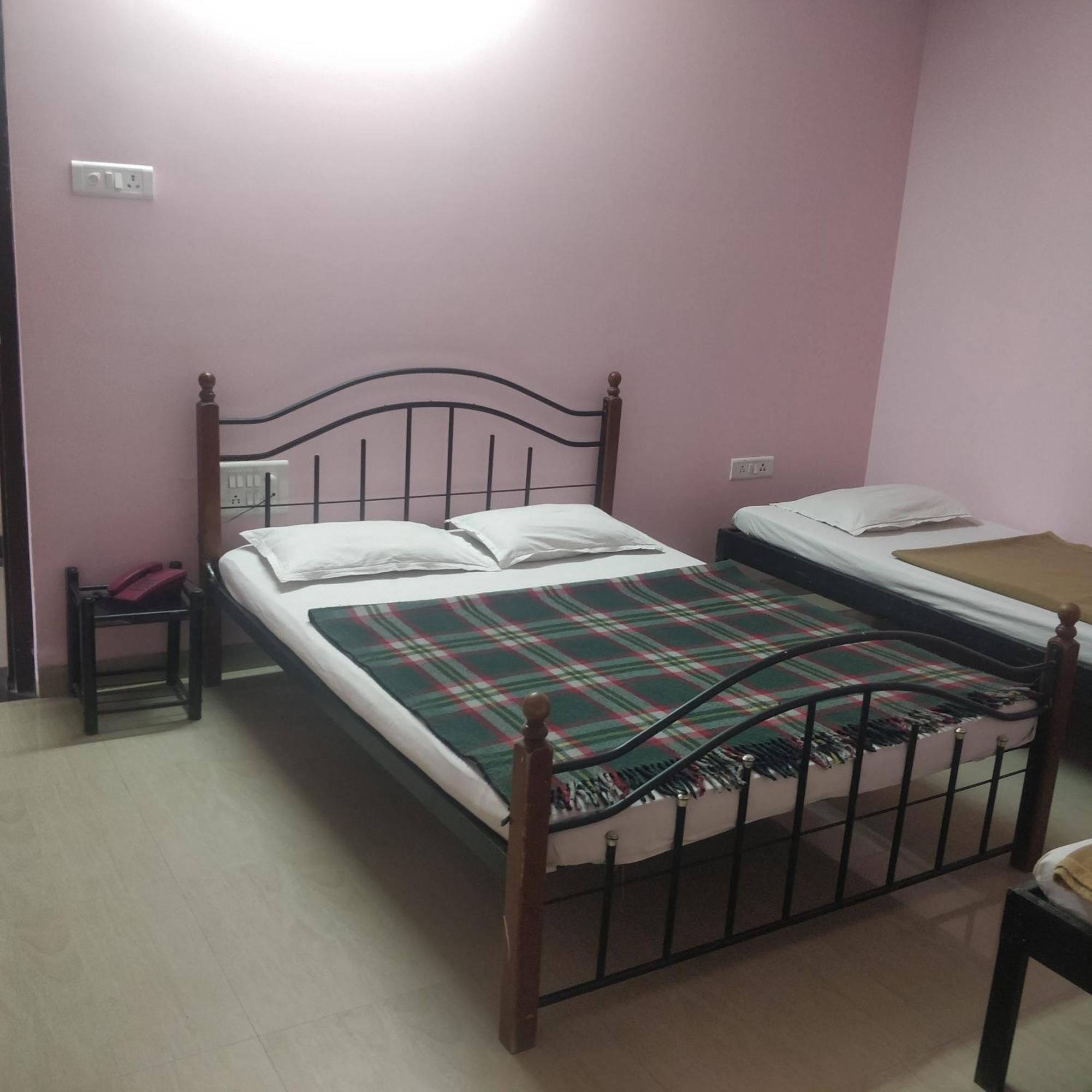 Hotel Delta Executive Shirdi Exterior foto